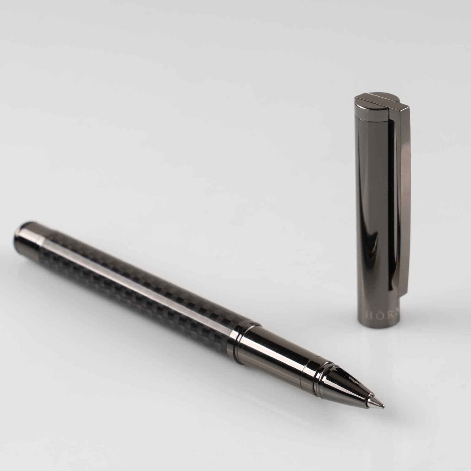 Hörner-Carboneo-I-Edler-Rollerball-I-Marken-Tintenroller-I-Hochwertiges-Design-I-0,7mm-Schreibstärke