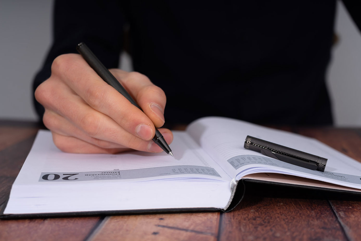 Hörner-Levio-Tintenroller-I-Schöner-Rollerball-I-Business-Stift-aus-Metall-I-Edles-Design